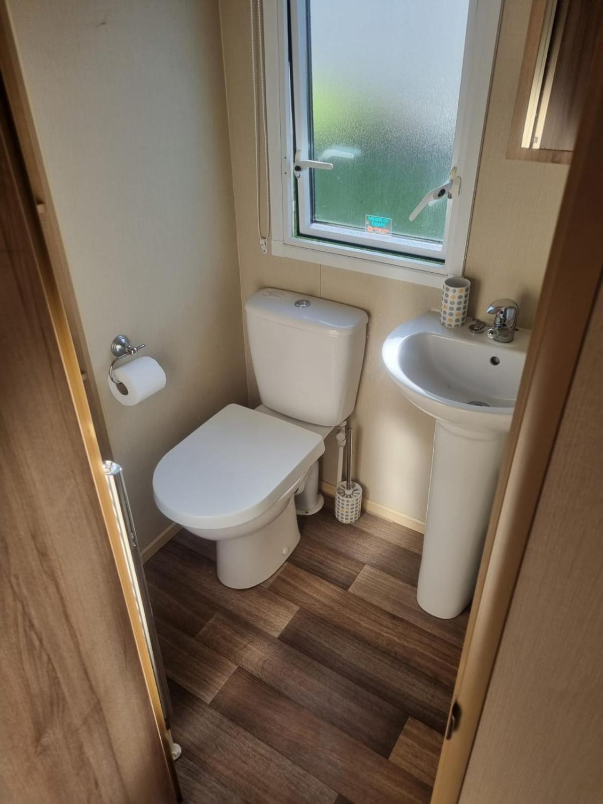 Newquay Bay Porth Caravan - 6 Berth Екстер'єр фото