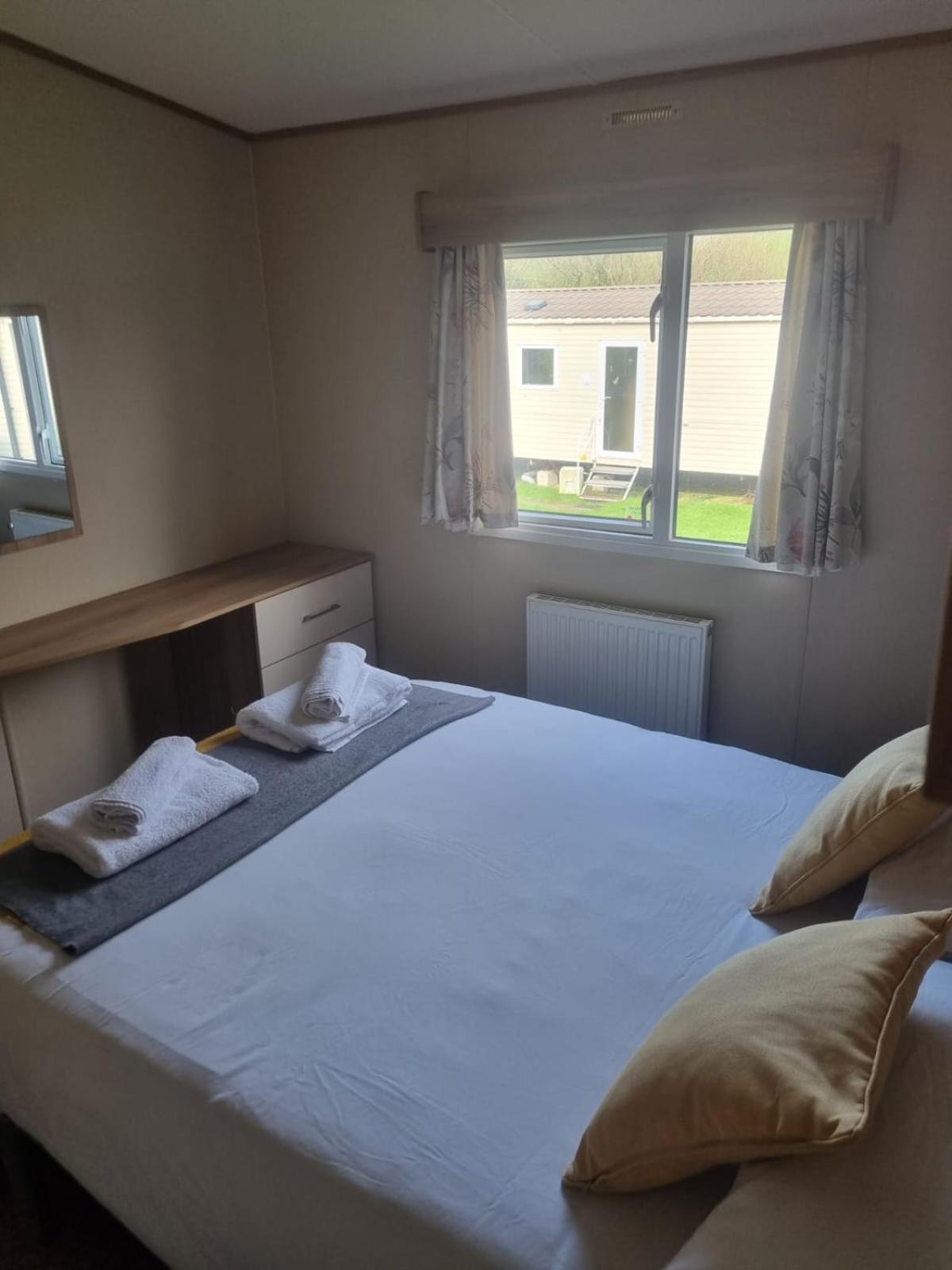 Newquay Bay Porth Caravan - 6 Berth Екстер'єр фото