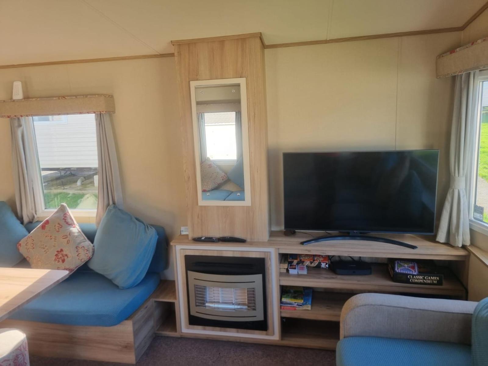 Newquay Bay Porth Caravan - 6 Berth Екстер'єр фото